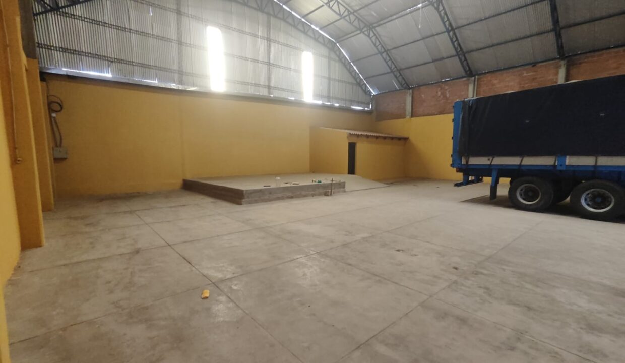 Galpón El Paso av ELias Meneses 3